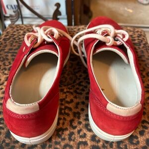 Ecco pre-owned suade Danish design tennis shoes